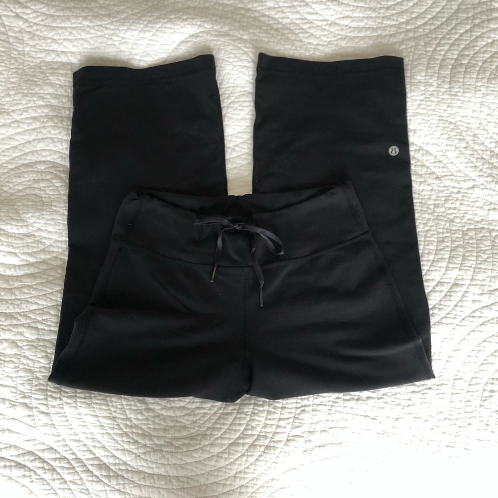 Lululemon straight leg crop in black